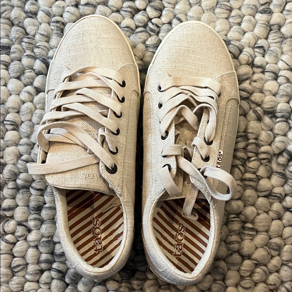 Taos Footwear Women's Beige Canvas Sneakers